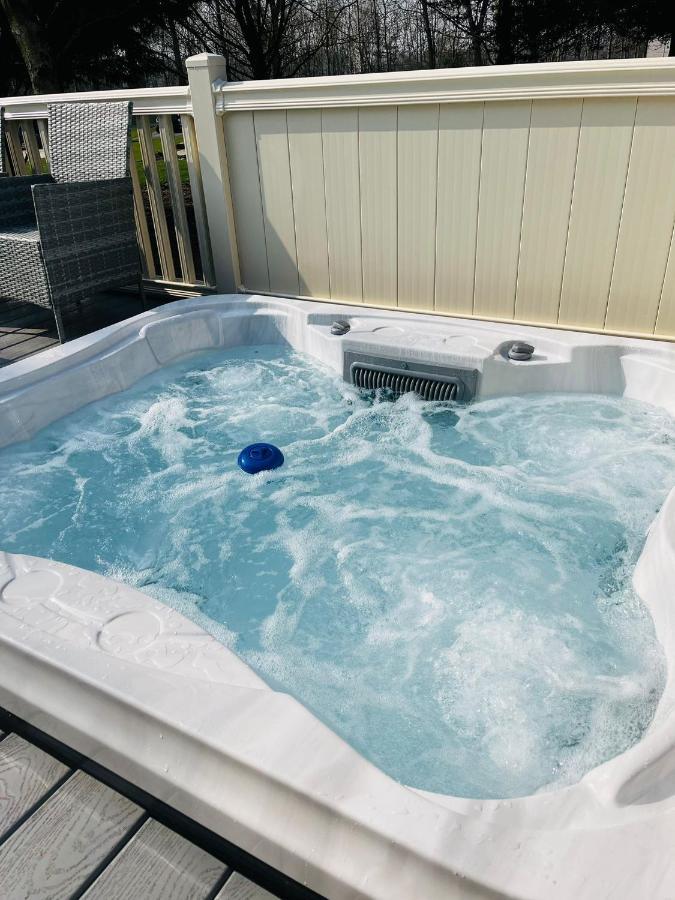Stone Beck Lodge With Hot Tub York Bagian luar foto
