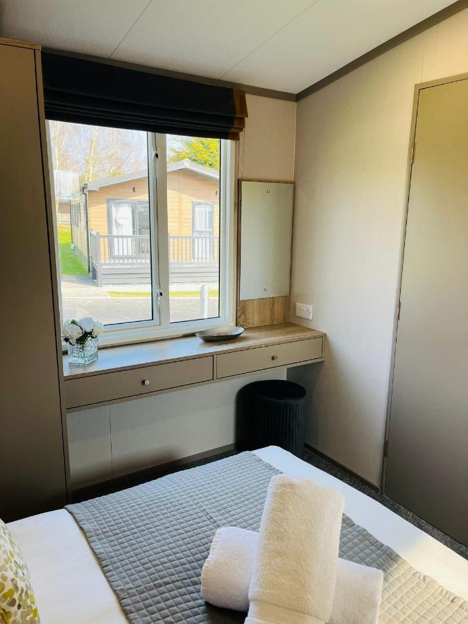 Stone Beck Lodge With Hot Tub York Bagian luar foto